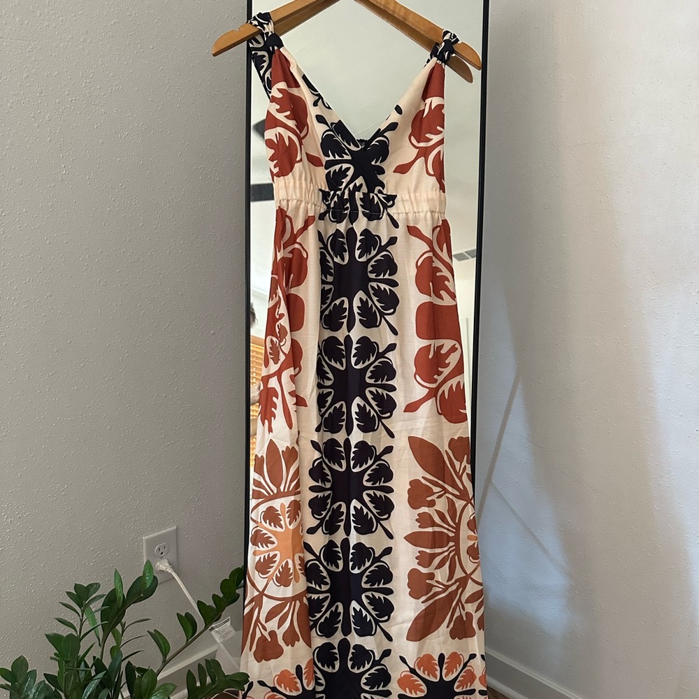 Novo doll maxi dress - size small. Never worn.
